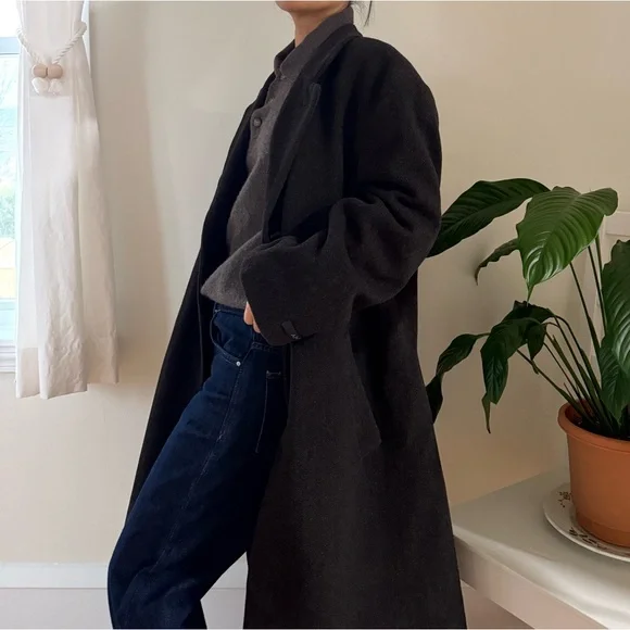 DKNY Wool Blend herringbone Brown Long Coat Size 42 Shoulder Pads Button Closure - Picture 6 of 15